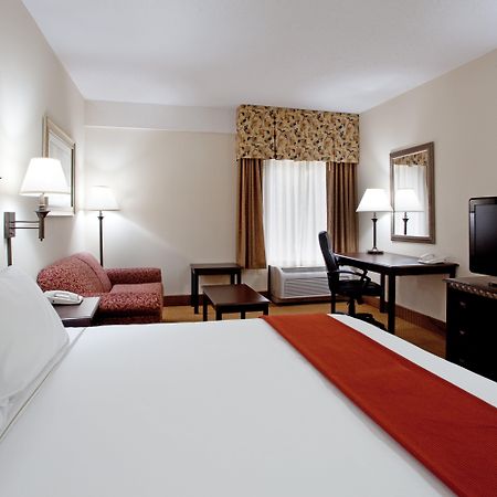 Lexington Inn And Suites Room photo