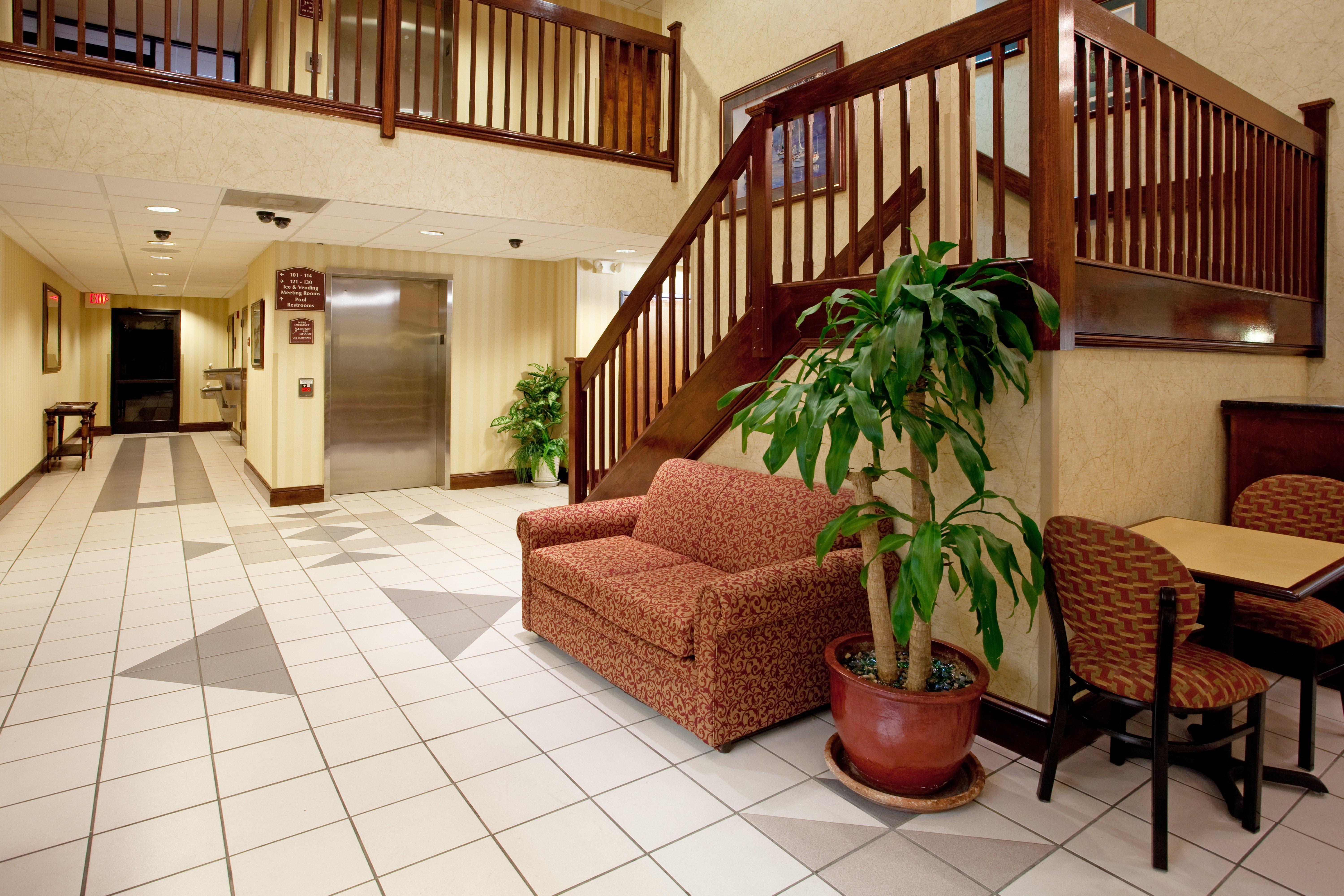 Lexington Inn And Suites Exterior photo