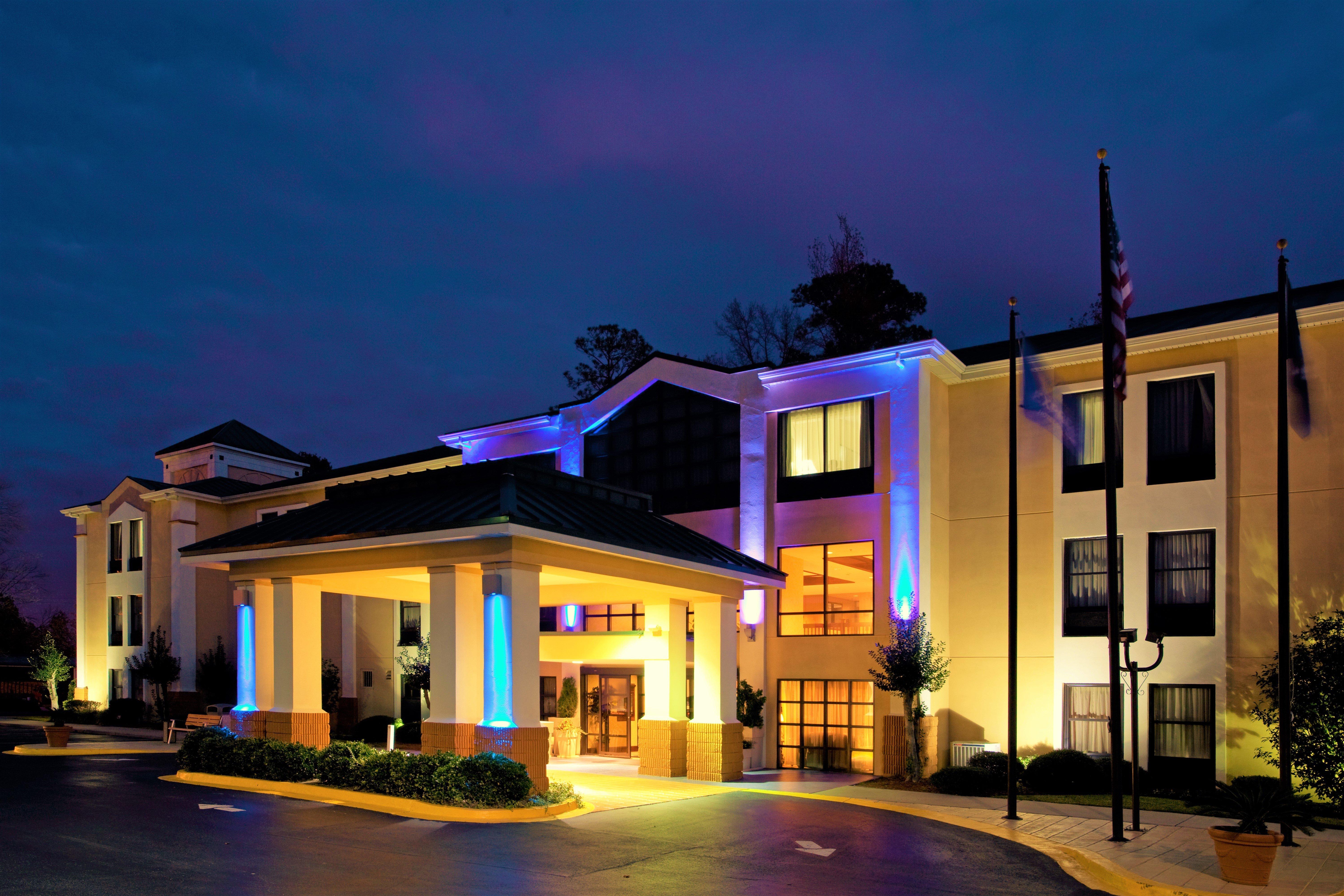 Lexington Inn And Suites Exterior photo