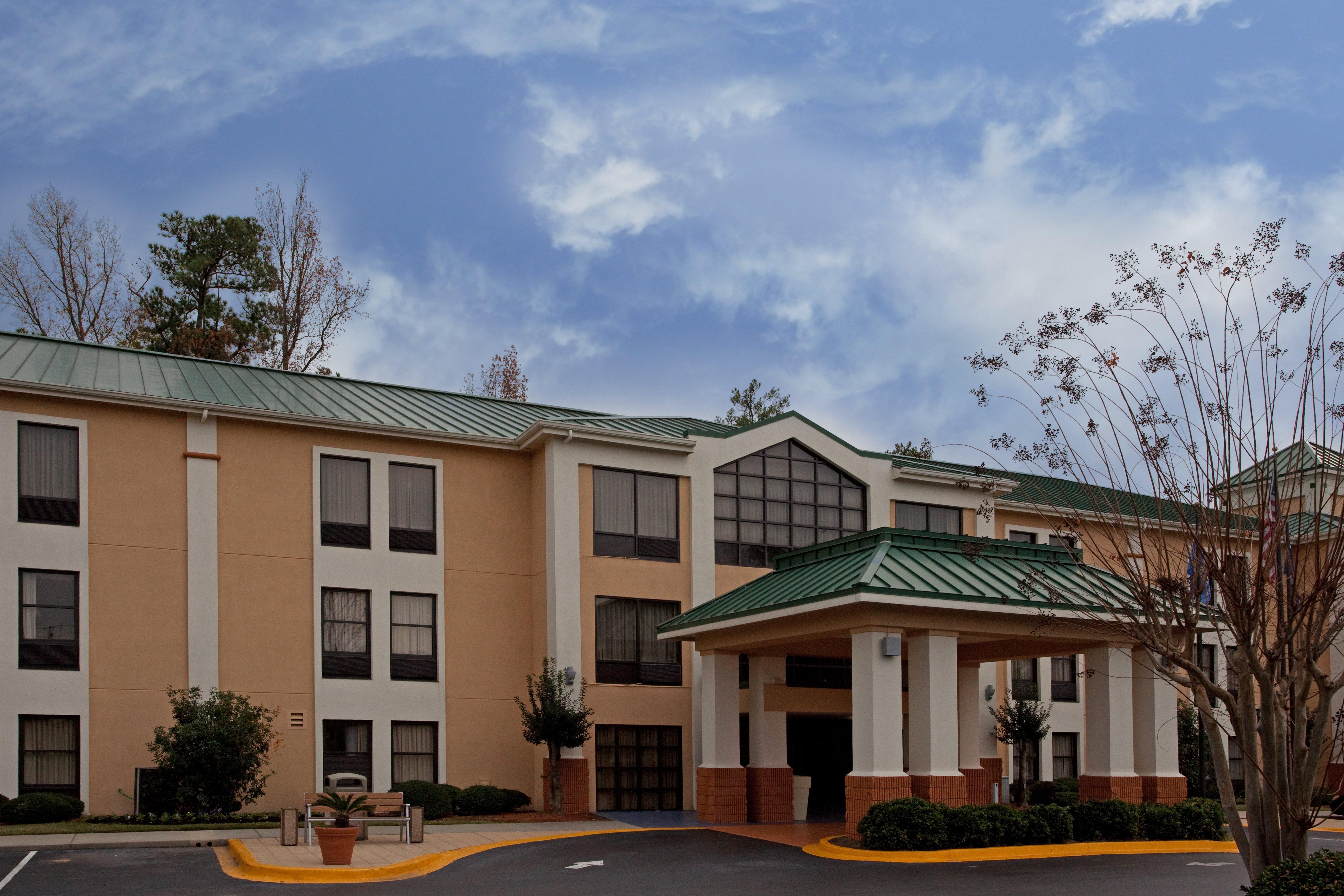 Lexington Inn And Suites Exterior photo