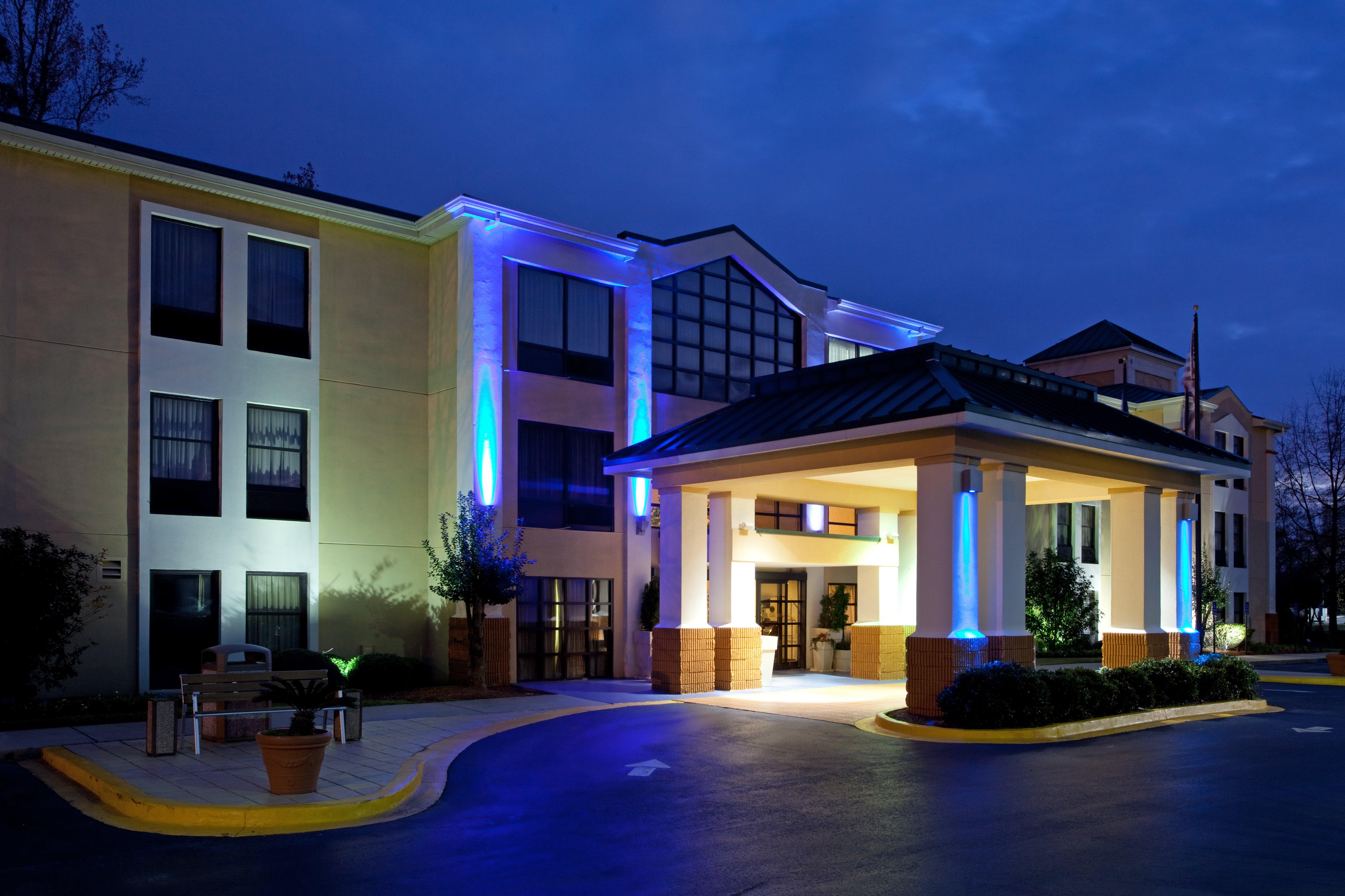 Lexington Inn And Suites Exterior photo