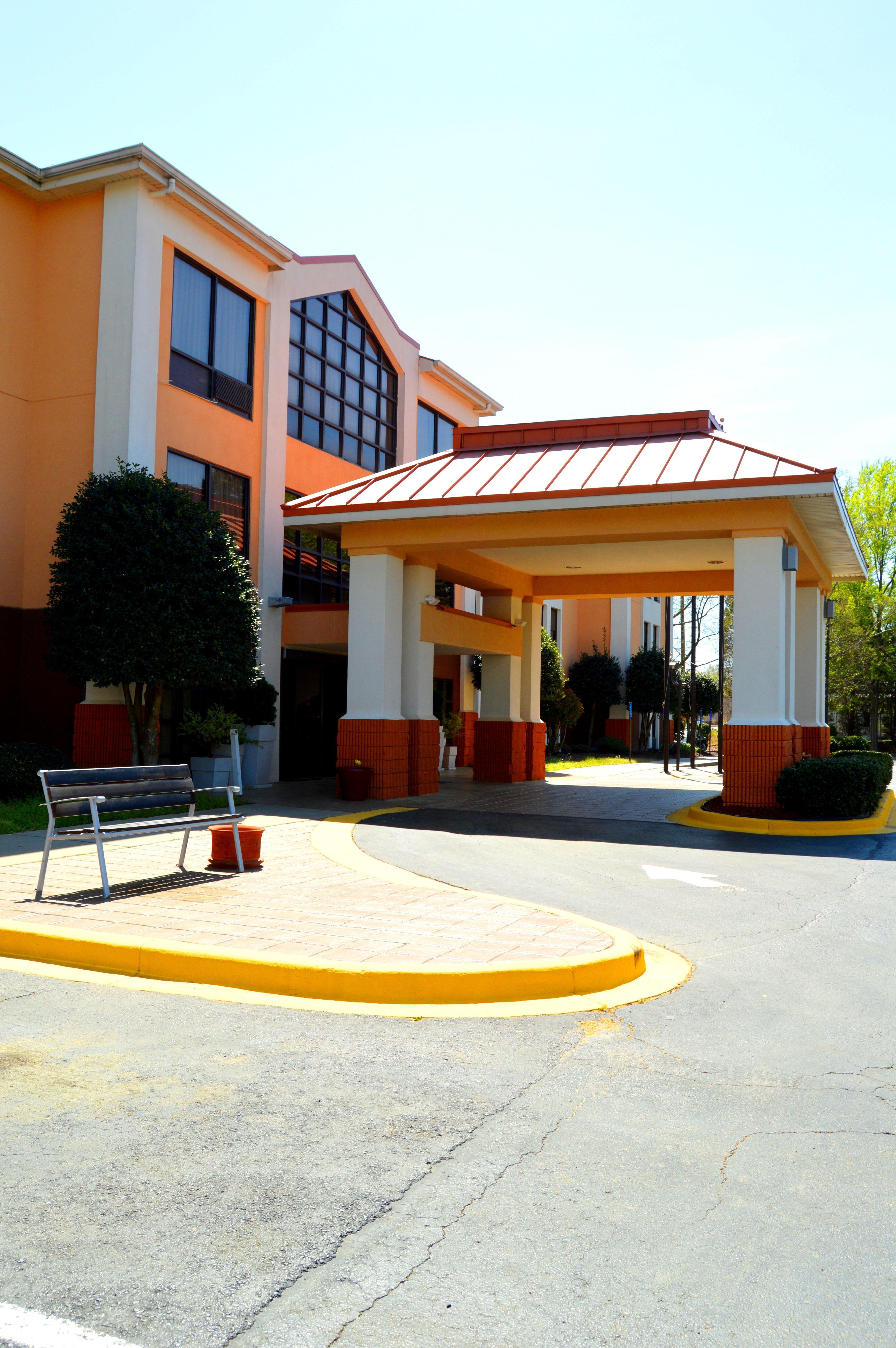 Lexington Inn And Suites Exterior photo
