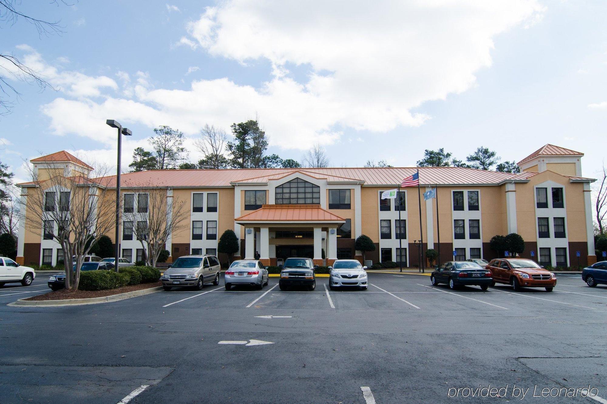 Lexington Inn And Suites Exterior photo